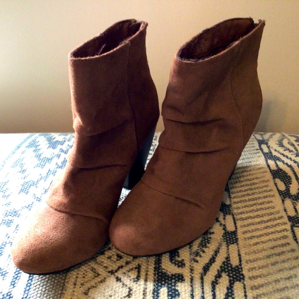 Sugar Tahoe Taupe Tan Ankle Boots with Zipper Heels 6